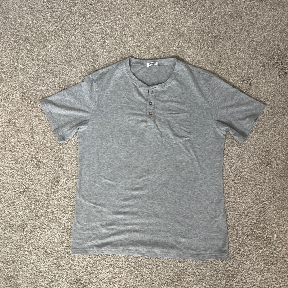 Men’s Heather Gray Short Sleeve Pocketed Tee | Three Button Henley Collar Size M